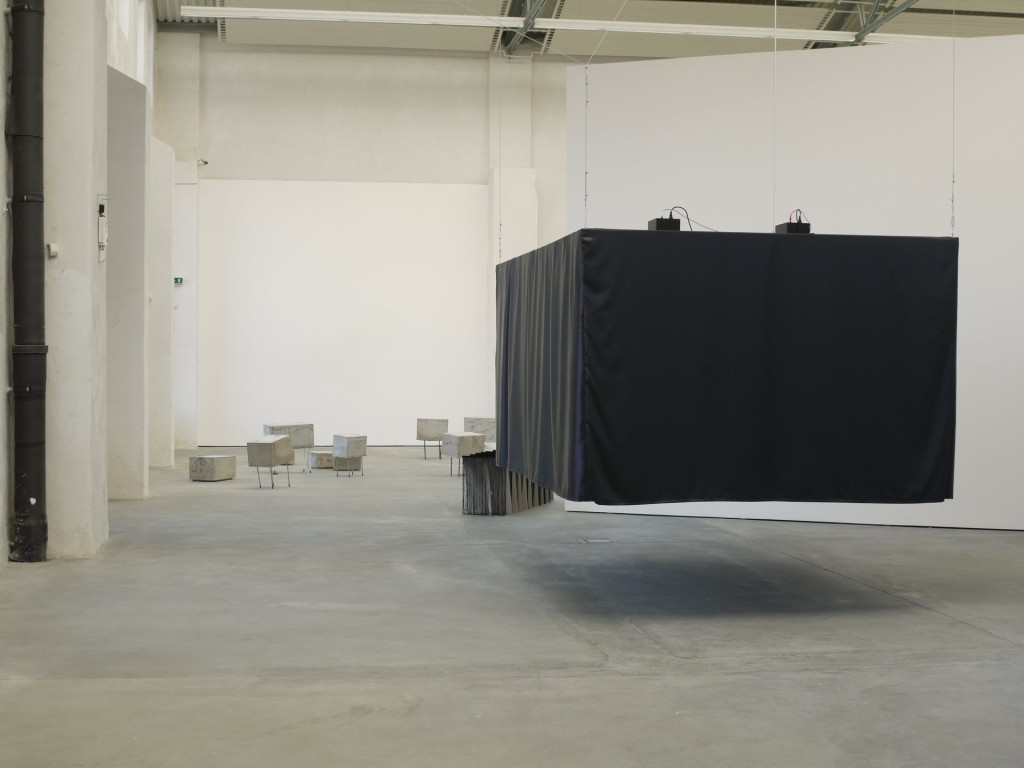 Bilder, Judith Hopf, 17.09.2013 013 a line may lie
